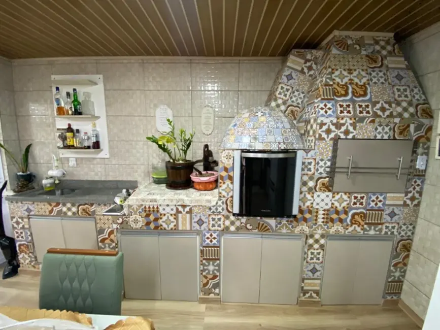 Casa com 2 quartos à venda, 130m2 em Parque da Matriz, Cachoeirinha - RS - imagem 5 Foto 5 de Casa com 2 quartos à venda, 130m2 em Parque da Matriz, Cachoeirinha - RS