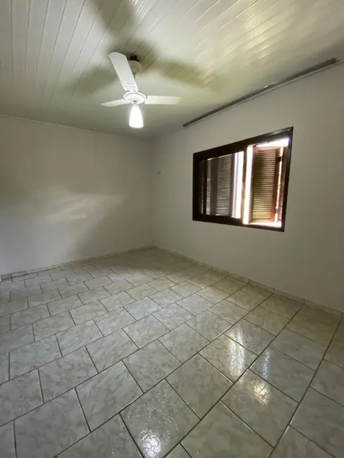 Foto 2 de Casa com 2 quartos à venda, 120m2 em Vila Parque Brasília, Cachoeirinha - RS