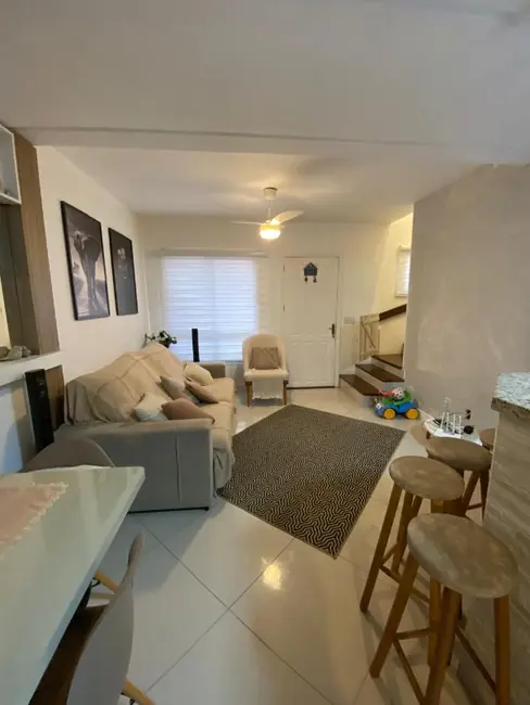 Casa com 2 quartos à venda, 73m2 em Cachoeirinha - RS - imagem 4 Foto 4 de Casa com 2 quartos à venda, 73m2 em Cachoeirinha - RS
