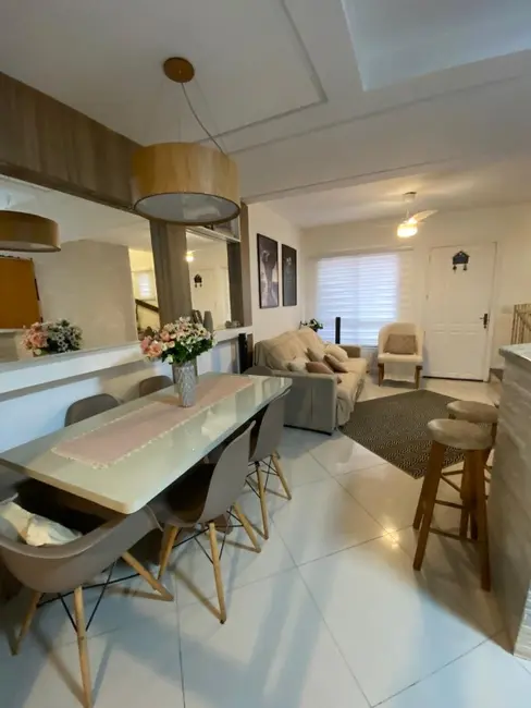 Casa com 2 quartos à venda, 73m2 em Cachoeirinha - RS - imagem 3 Foto 3 de Casa com 2 quartos à venda, 73m2 em Cachoeirinha - RS