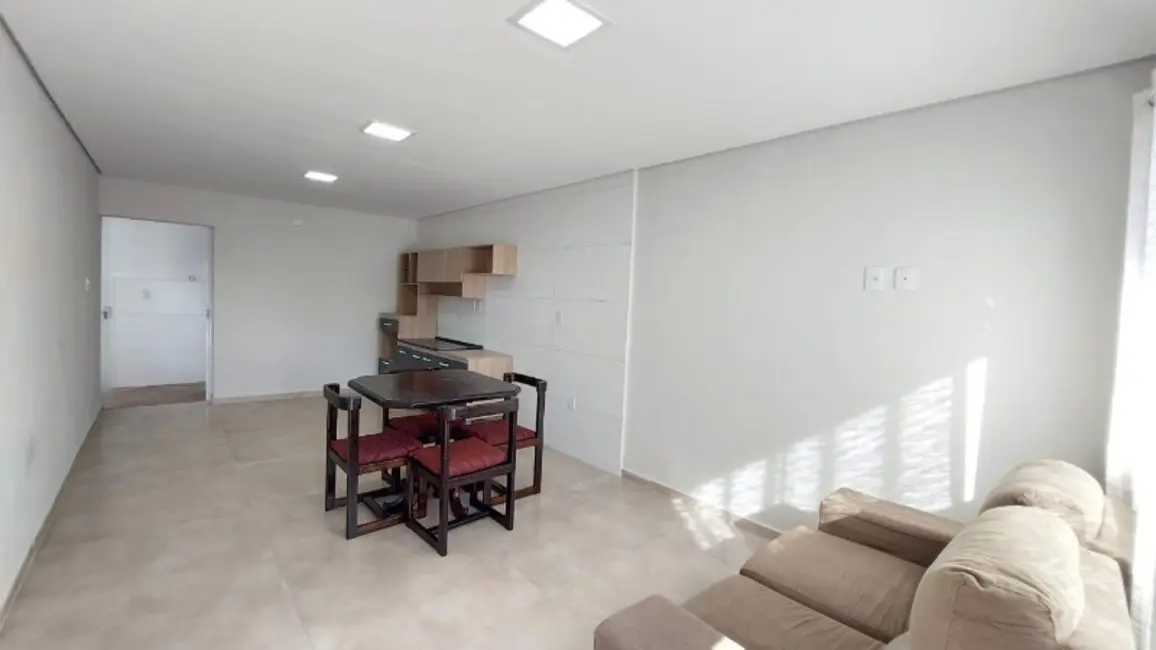 Casa com 2 quartos à venda, 72m2 em Centro, Tramandai - RS - imagem 4 Foto 4 de Casa com 2 quartos à venda, 72m2 em Centro, Tramandai - RS