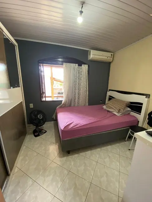 Casa com 4 quartos à venda, 130m2 em Vila Parque Brasília, Cachoeirinha - RS - imagem 2 Foto 2 de Casa com 4 quartos à venda, 130m2 em Vila Parque Brasília, Cachoeirinha - RS
