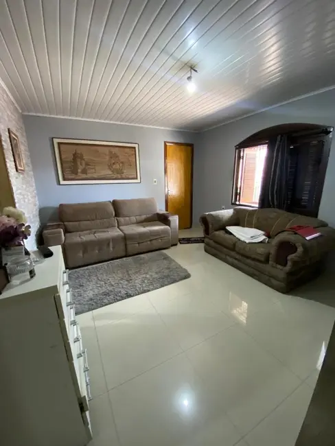 Casa com 4 quartos à venda, 130m2 em Vila Parque Brasília, Cachoeirinha - RS - imagem 6 Foto 6 de Casa com 4 quartos à venda, 130m2 em Vila Parque Brasília, Cachoeirinha - RS