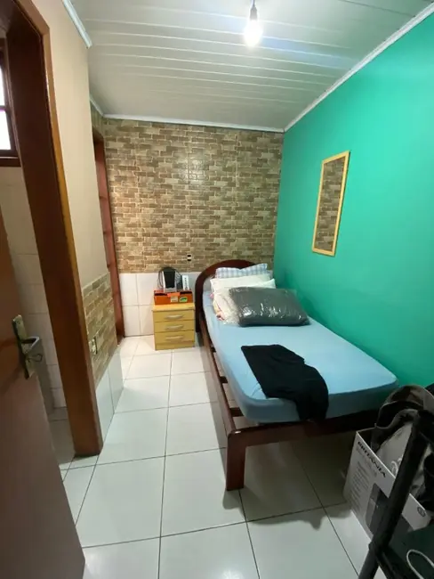 Casa com 4 quartos à venda, 130m2 em Vila Parque Brasília, Cachoeirinha - RS - imagem 5 Foto 5 de Casa com 4 quartos à venda, 130m2 em Vila Parque Brasília, Cachoeirinha - RS