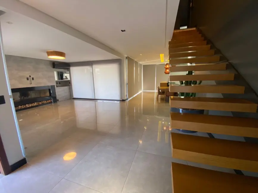 Casa de Condomínio com 3 quartos à venda, 240m2 em Gravatai - RS - imagem 4 Foto 4 de Casa de Condomínio com 3 quartos à venda, 240m2 em Gravatai - RS