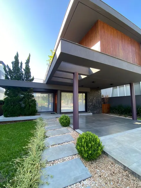 Casa de Condomínio com 3 quartos à venda, 240m2 em Gravatai - RS - imagem 3 Foto 3 de Casa de Condomínio com 3 quartos à venda, 240m2 em Gravatai - RS