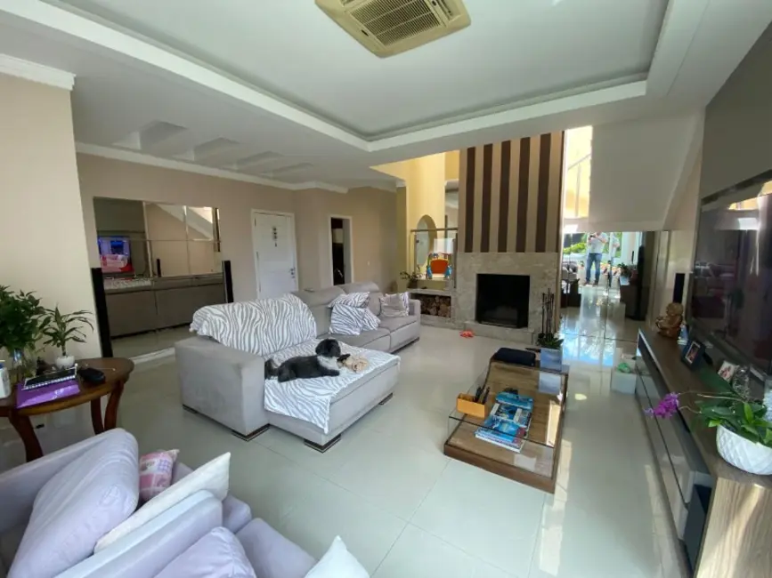 Foto 1 de Casa com 3 quartos à venda, 360m2 em Cachoeirinha - RS