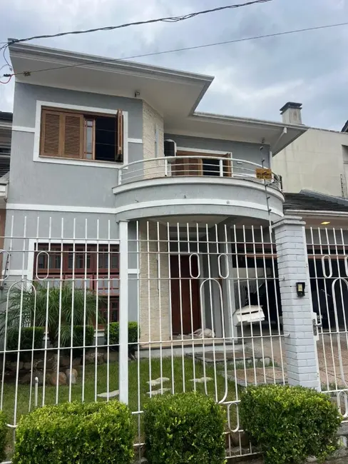 Foto 2 de Casa com 3 quartos à venda, 180m2 em Cachoeirinha - RS