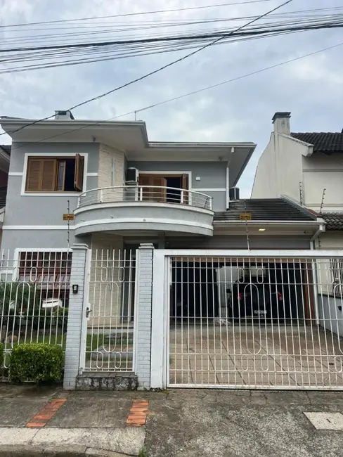 Foto 3 de Casa com 3 quartos à venda, 180m2 em Cachoeirinha - RS