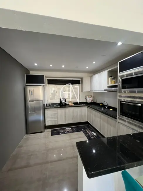 Casa com 5 quartos à venda, 300m2 em Krahe, Viamao - RS - imagem 8 Foto 8 de Casa com 5 quartos à venda, 300m2 em Krahe, Viamao - RS