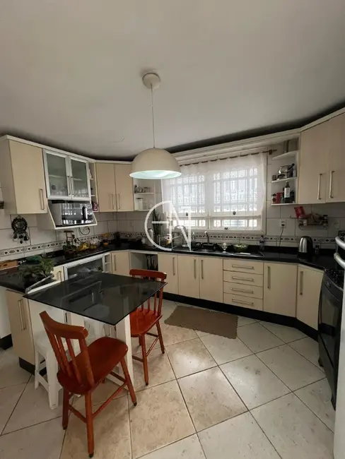 Casa com 4 quartos à venda, 240m2 em Estância Velha, Canoas - RS - imagem 9 Foto 9 de Casa com 4 quartos à venda, 240m2 em Estância Velha, Canoas - RS