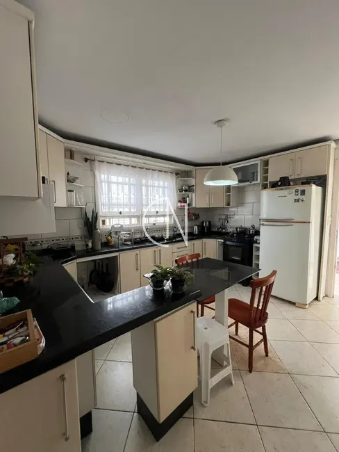 Casa com 4 quartos à venda, 240m2 em Estância Velha, Canoas - RS - imagem 7 Foto 7 de Casa com 4 quartos à venda, 240m2 em Estância Velha, Canoas - RS