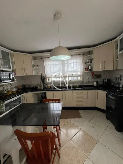 Casa com 4 quartos à venda, 240m2 em Estância Velha, Canoas - RS - imagem 8 Foto 8 de Casa com 4 quartos à venda, 240m2 em Estância Velha, Canoas - RS