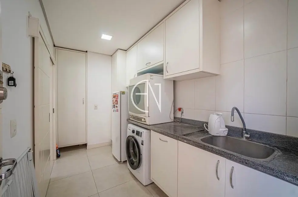 Casa de Condomínio com 3 quartos à venda, 270m2 em Distrito Industrial, Cachoeirinha - RS - imagem 6 Foto 6 de Casa de Condomínio com 3 quartos à venda, 270m2 em Distrito Industrial, Cachoeirinha - RS