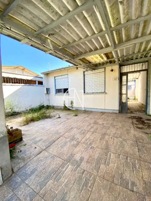 Foto 1 de Casa com 2 quartos à venda, 60m2 em Parque da Matriz, Cachoeirinha - RS