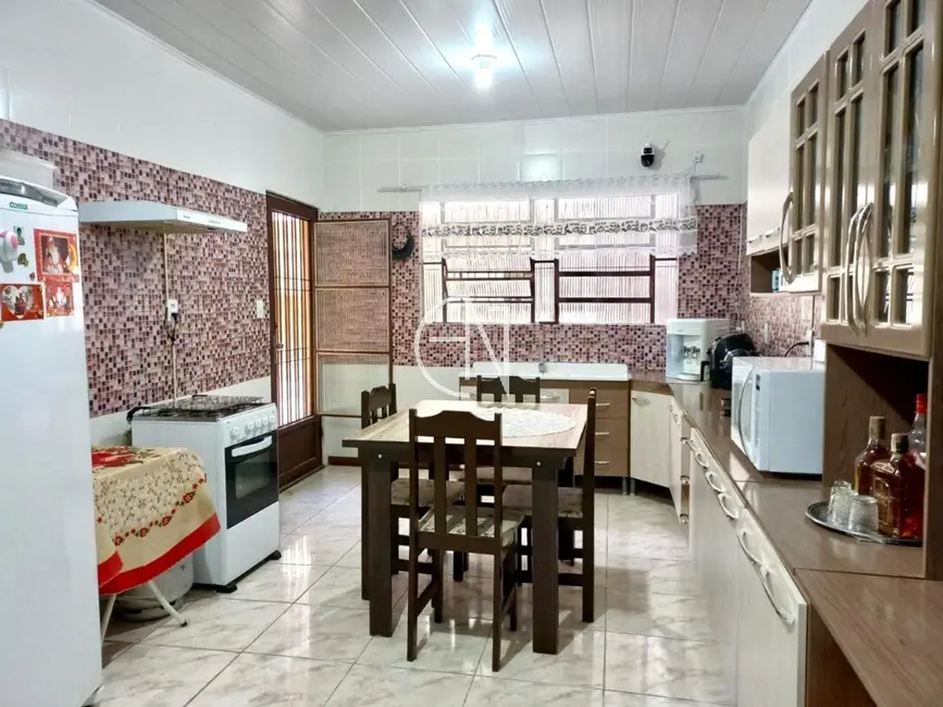 Casa com 4 quartos à venda, 215m2 em Vila Cachoeirinha, Cachoeirinha - RS - imagem 3 Foto 3 de Casa com 4 quartos à venda, 215m2 em Vila Cachoeirinha, Cachoeirinha - RS