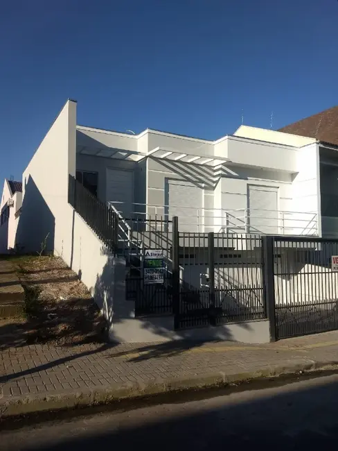 Foto 2 de Casa com 3 quartos à venda, 170m2 em Cachoeirinha - RS