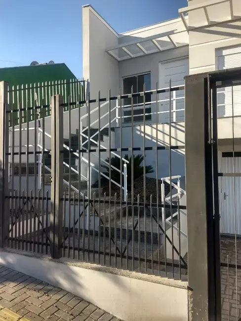 Foto 1 de Casa com 3 quartos à venda, 170m2 em Cachoeirinha - RS