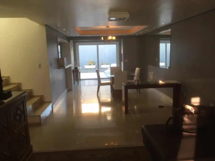 Casa com 3 quartos à venda, 200m2 em Canoas - RS - imagem 4 Foto 4 de Casa com 3 quartos à venda, 200m2 em Canoas - RS