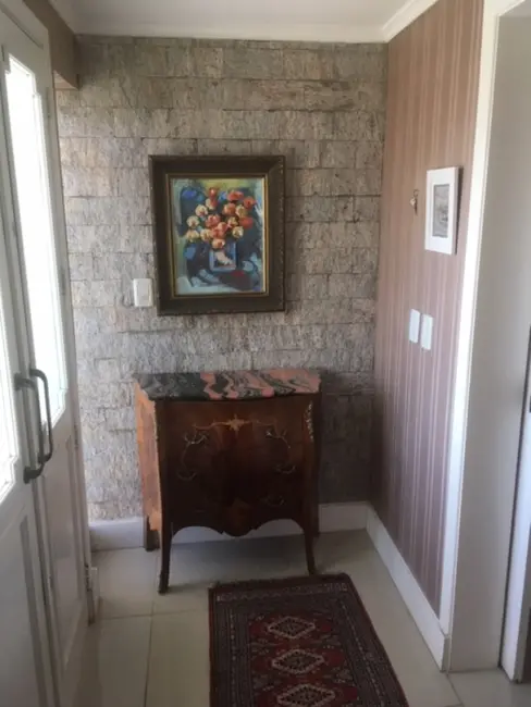 Casa com 3 quartos à venda, 200m2 em Canoas - RS - imagem 6 Foto 6 de Casa com 3 quartos à venda, 200m2 em Canoas - RS