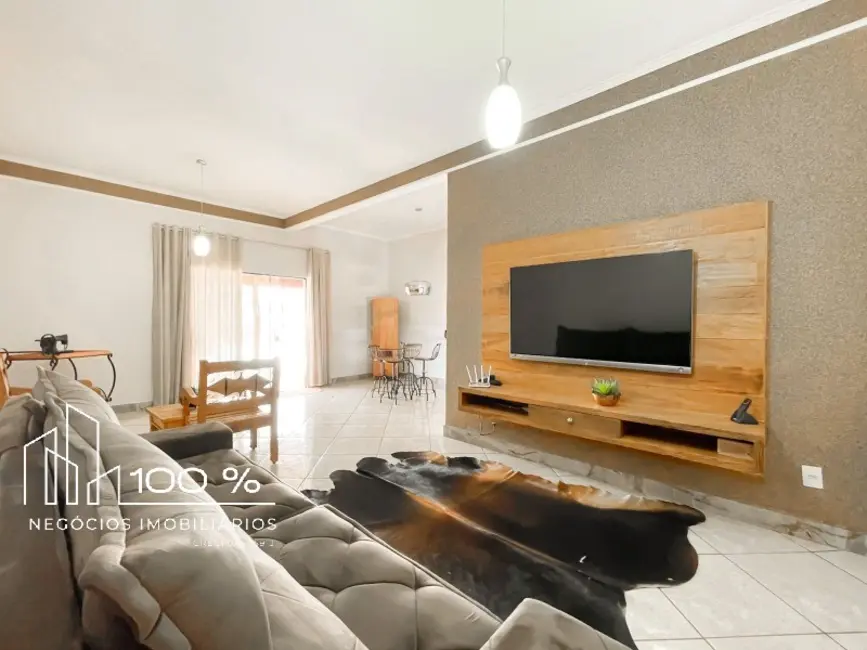 Foto 3 de Chácara com 4 quartos à venda, 250m2 em Ipigua - SP