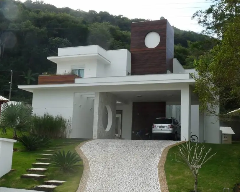 Foto 1 de Casa com 4 quartos à venda, 230000m2 em Praia do Estaleiro, Balneario Camboriu - SC