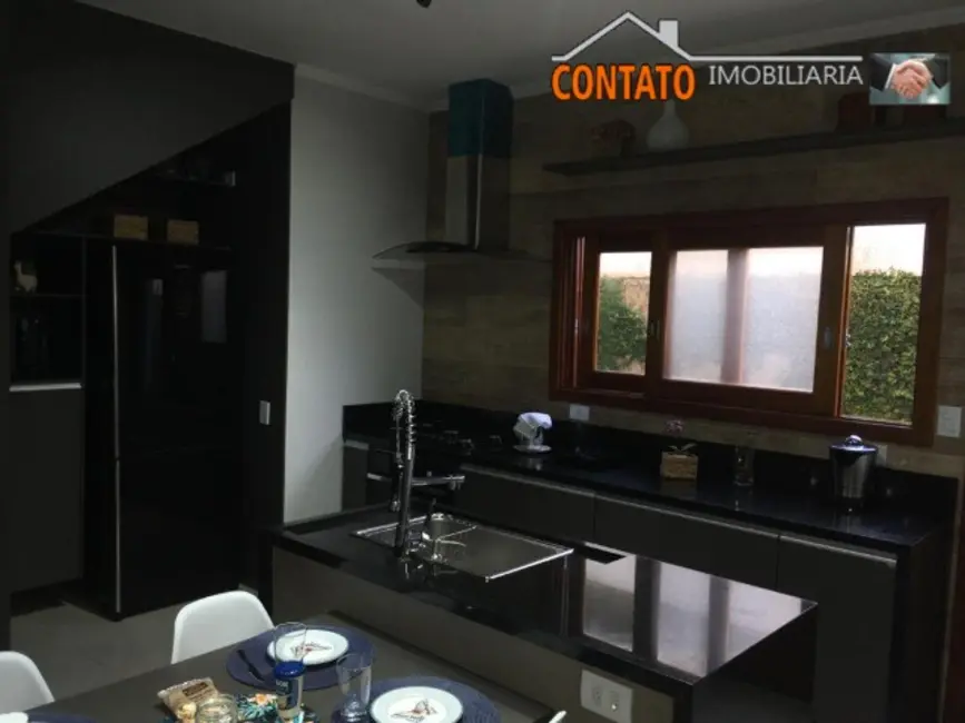 Foto 5 de Casa com 3 quartos à venda, 250m2 em Itanhaem - SP