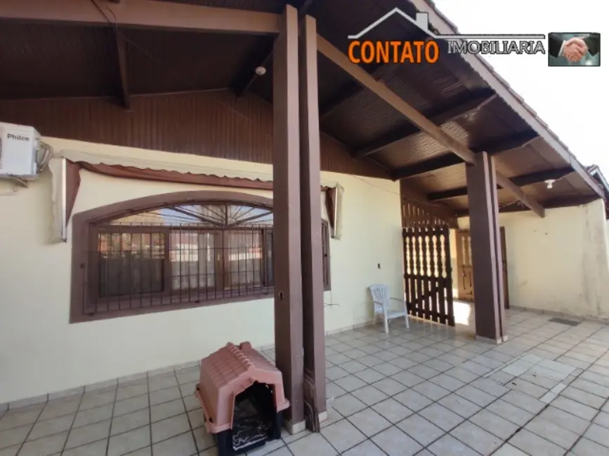 Casa com 4 quartos à venda, 141m2 em Itanhaem - SP - imagem 3 Foto 3 de Casa com 4 quartos à venda, 141m2 em Itanhaem - SP