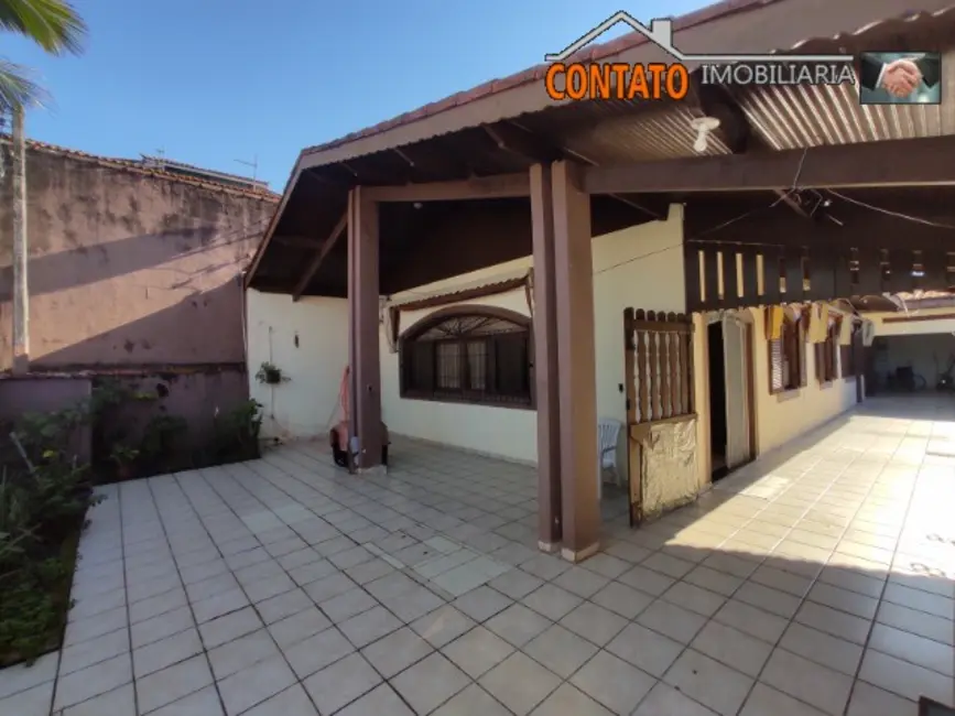 Casa com 4 quartos à venda, 141m2 em Itanhaem - SP - imagem 2 Foto 2 de Casa com 4 quartos à venda, 141m2 em Itanhaem - SP
