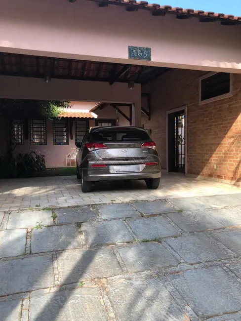 Foto 1 de Casa com 3 quartos à venda, 400m2 em Porto Ferreira - SP