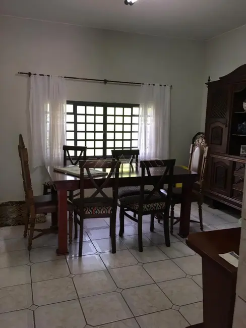 Foto 2 de Chácara com 4 quartos à venda, 190m2 em Cajuru - SP