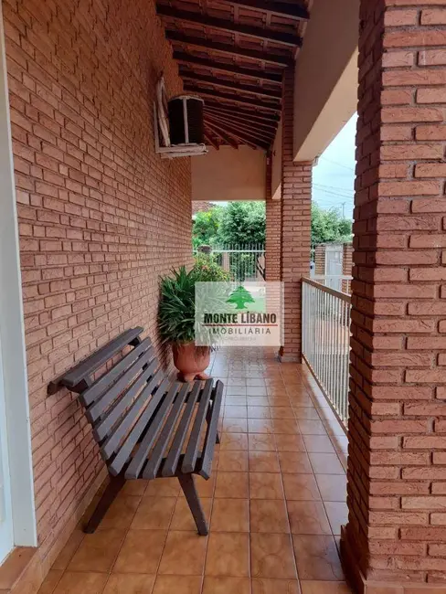 Foto 2 de Casa com 3 quartos para alugar, 487m2 em Sao Joaquim Da Barra - SP