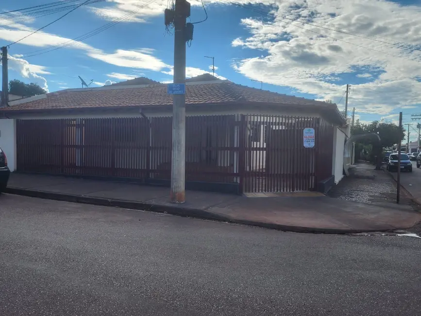 Foto 1 de Casa com 2 quartos para alugar, 427m2 em Centro, Sao Joaquim Da Barra - SP