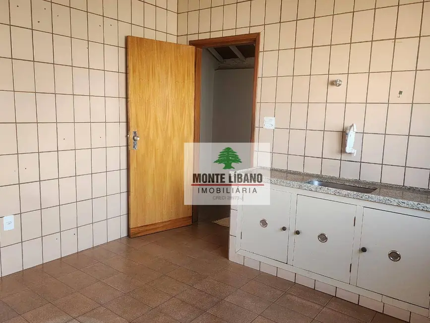 Foto 4 de Casa com 2 quartos para alugar, 427m2 em Centro, Sao Joaquim Da Barra - SP