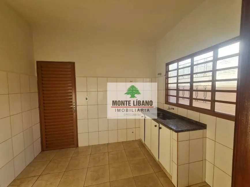 Casa com 2 quartos para alugar, 250m2 em Sao Joaquim Da Barra - SP - imagem 4 Foto 4 de Casa com 2 quartos para alugar, 250m2 em Sao Joaquim Da Barra - SP