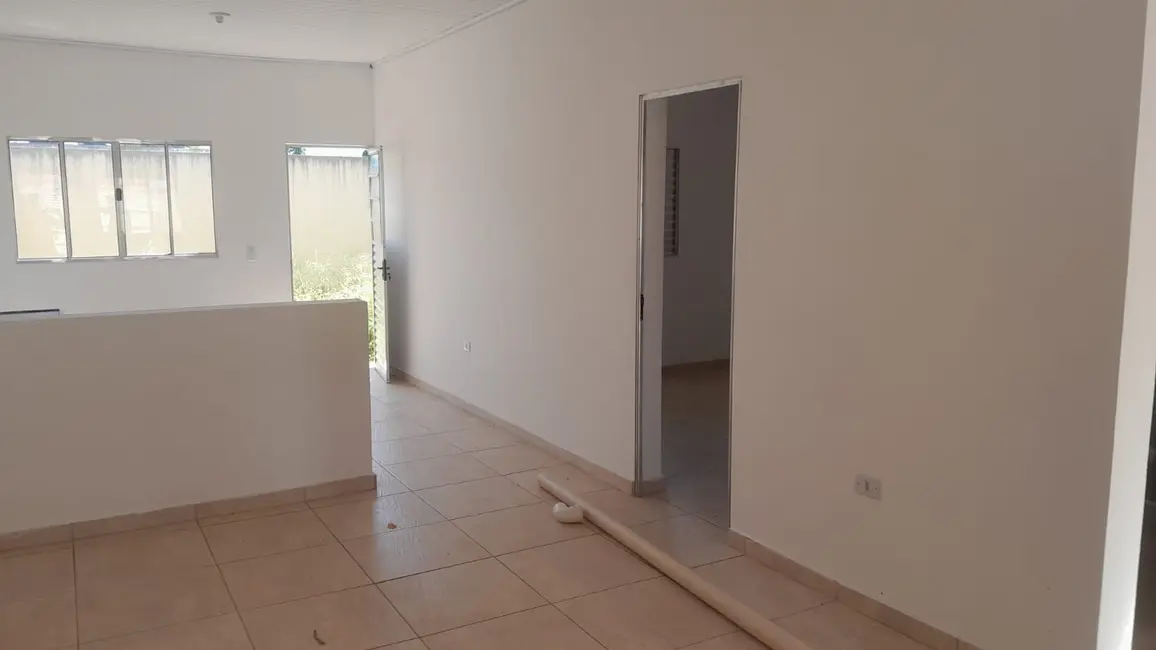 Foto 2 de Casa com 2 quartos para alugar, 72m2 em Pegorelli, Caraguatatuba - SP