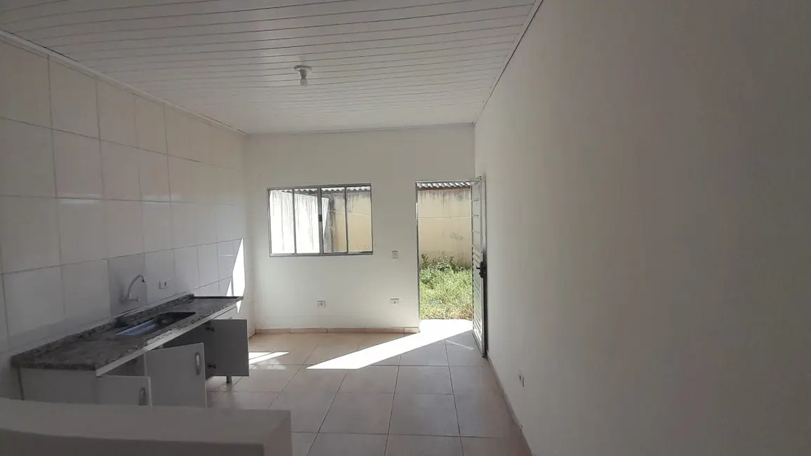 Foto 7 de Casa com 2 quartos para alugar, 72m2 em Pegorelli, Caraguatatuba - SP