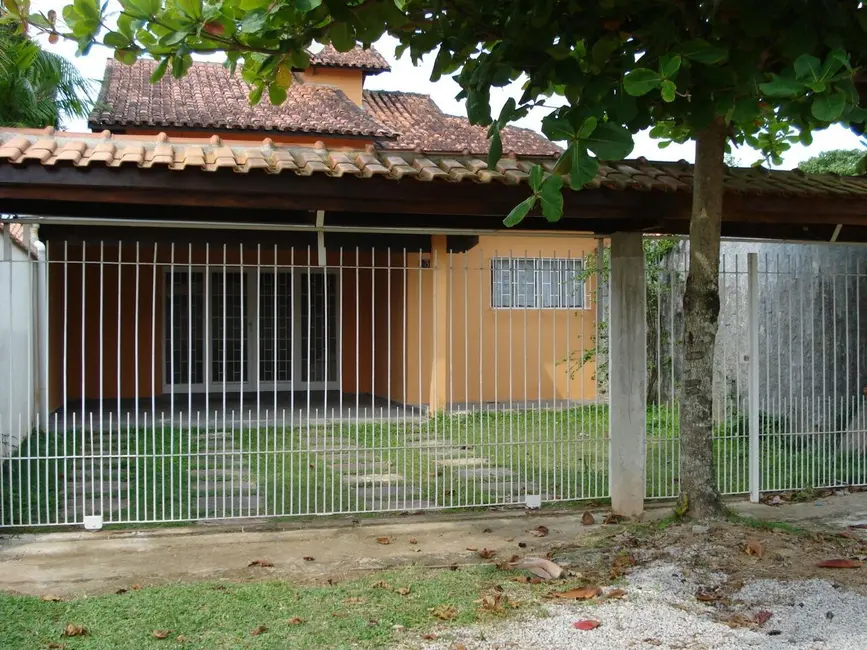 Foto 2 de Sobrado com 3 quartos à venda, 300m2 em Martim de Sá, Caraguatatuba - SP