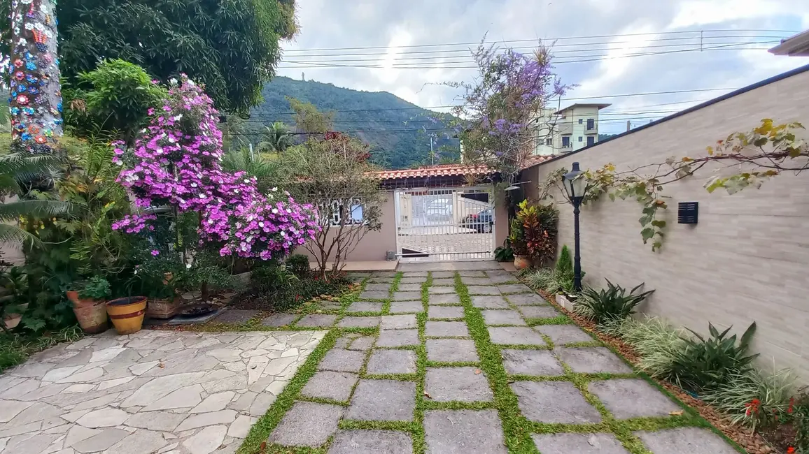 Foto 2 de Casa com 4 quartos à venda, 539m2 em Sumaré, Caraguatatuba - SP