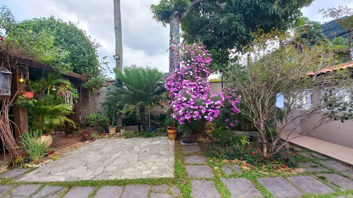 Foto 3 de Casa com 4 quartos à venda, 539m2 em Sumaré, Caraguatatuba - SP