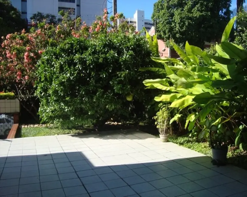 Foto 4 de Apartamento com 2 quartos à venda, 65m2 em Graças, Recife - PE