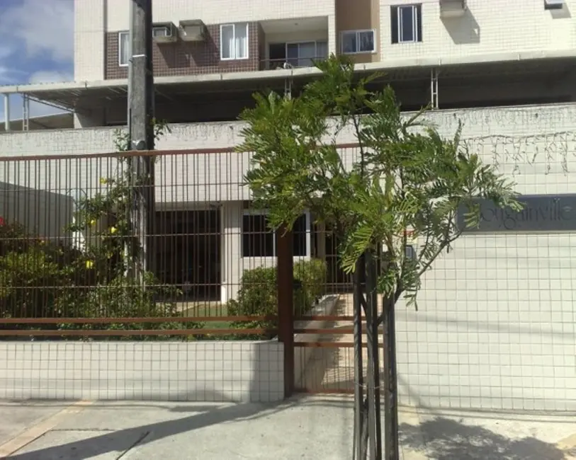 Foto 2 de Apartamento com 2 quartos à venda, 70m2 em Prado, Recife - PE