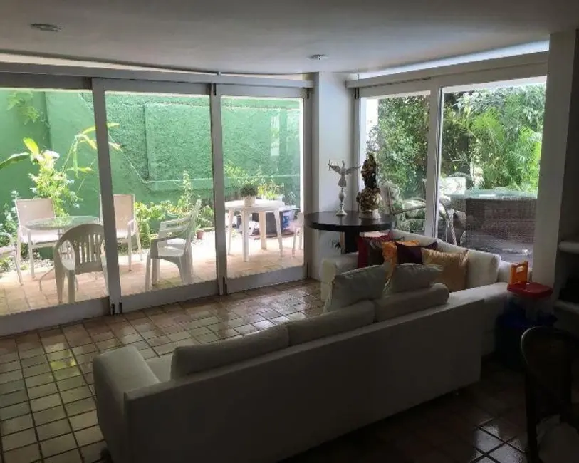 Casa com 4 quartos à venda, 350m2 em Apipucos, Recife - PE - imagem 5 Foto 5 de Casa com 4 quartos à venda, 350m2 em Apipucos, Recife - PE