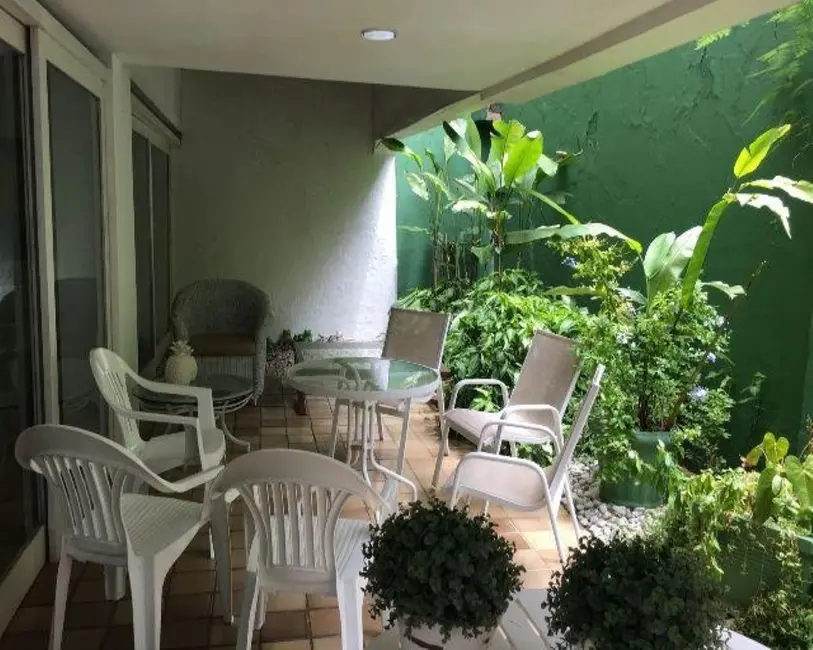 Casa com 4 quartos à venda, 350m2 em Apipucos, Recife - PE - imagem 3 Foto 3 de Casa com 4 quartos à venda, 350m2 em Apipucos, Recife - PE