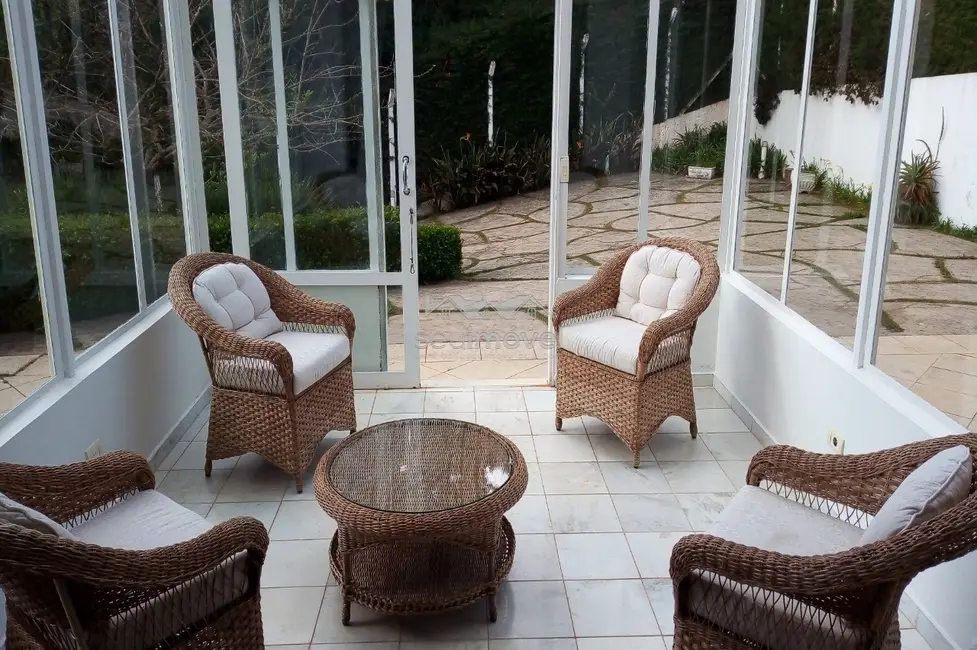 Foto 2 de Casa com 5 quartos à venda, 300m2 em Campos Do Jordao - SP