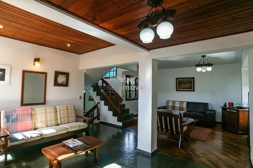 Foto 2 de Casa de Condomínio com 4 quartos à venda, 196m2 em Campos Do Jordao - SP