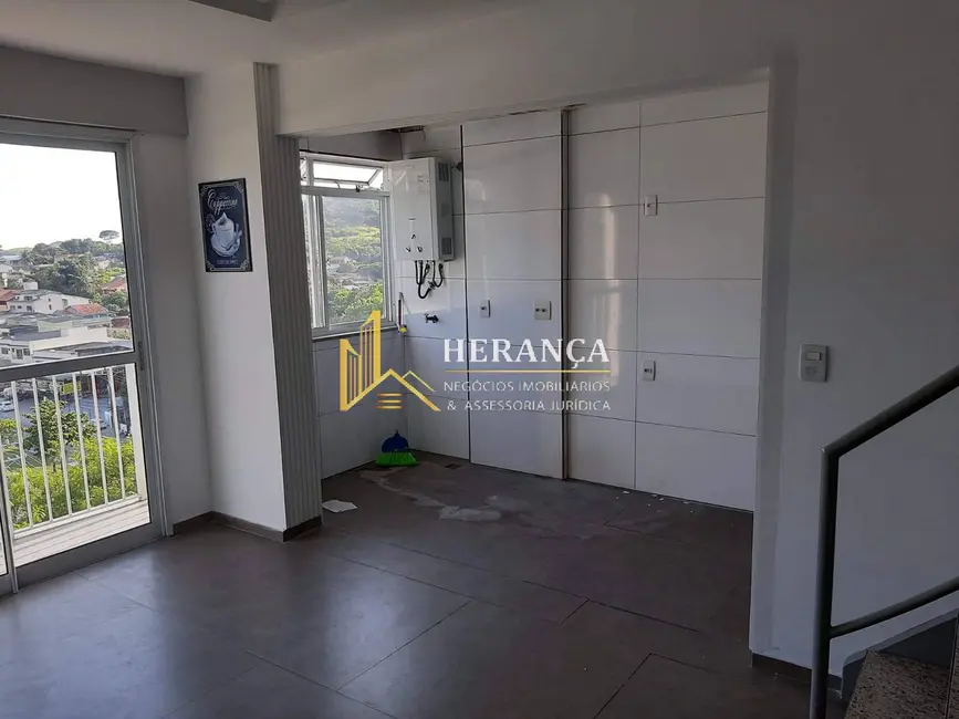 Foto 2 de Cobertura com 2 quartos para alugar, 58m2 em Campo Grande, Rio De Janeiro - RJ