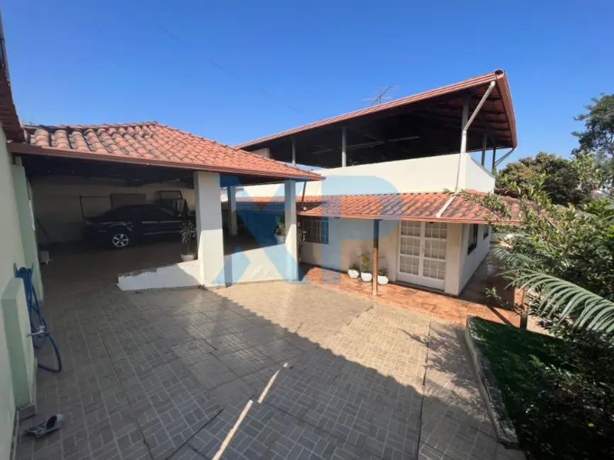 Foto 1 de Casa com 3 quartos à venda, 341m2 em Vila Romana, Divinopolis - MG