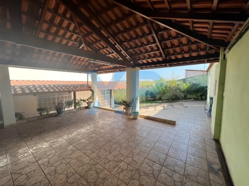 Casa com 3 quartos à venda, 341m2 em Vila Romana, Divinopolis - MG - imagem 3 Foto 3 de Casa com 3 quartos à venda, 341m2 em Vila Romana, Divinopolis - MG