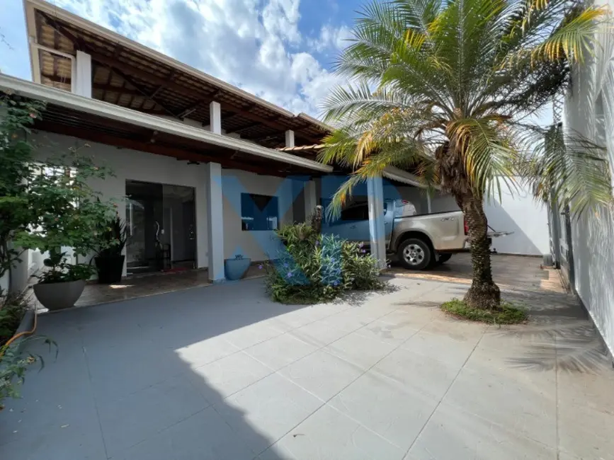 Foto 1 de Casa com 4 quartos à venda, 205m2 em Planalto, Divinopolis - MG